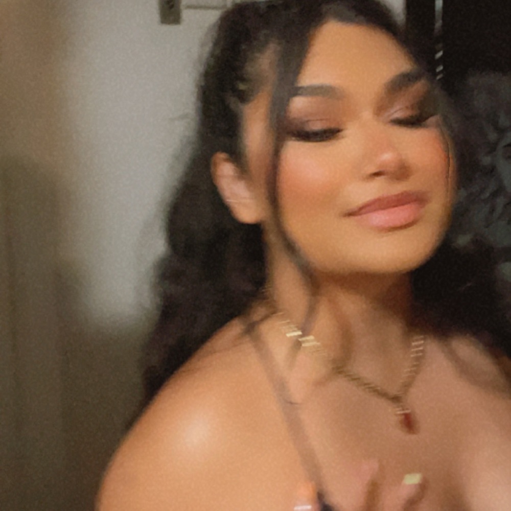 Meet your Posher, Madeline